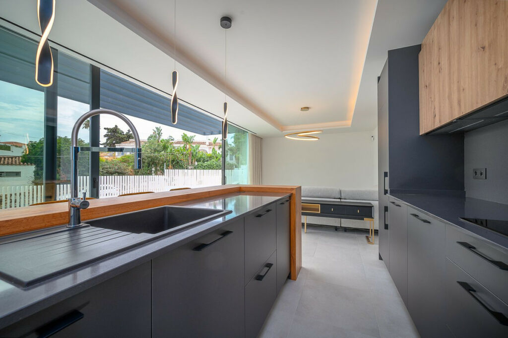 Detached Villa El Chaparral Málaga - image 14