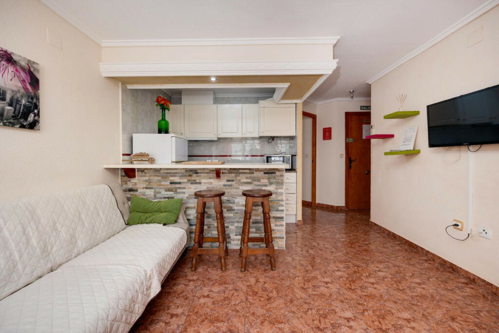 Middle Floor Apartment Torrevieja Alicante - image 14