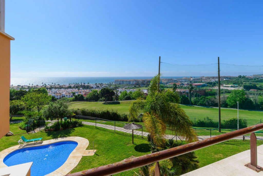 Middle Floor Apartment Casares Playa Málaga - image 14