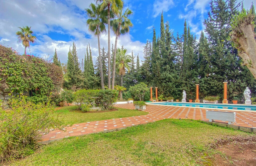 Detached Villa Nagüeles Málaga - image 14