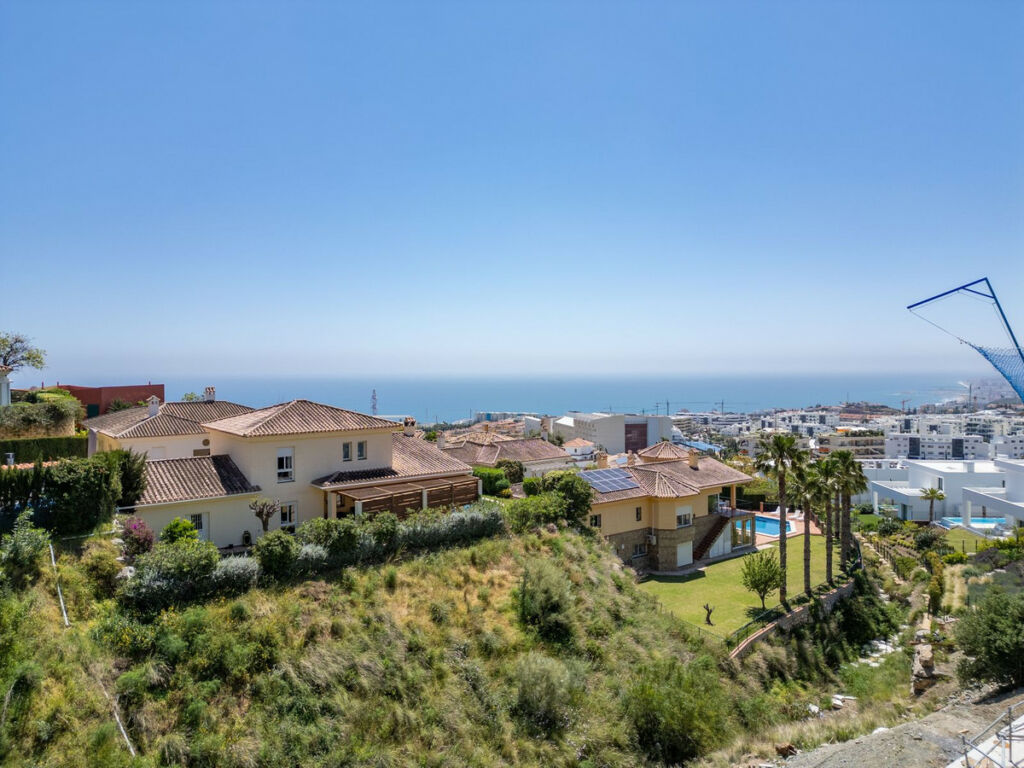 Middle Floor Apartment Fuengirola Málaga - image 13