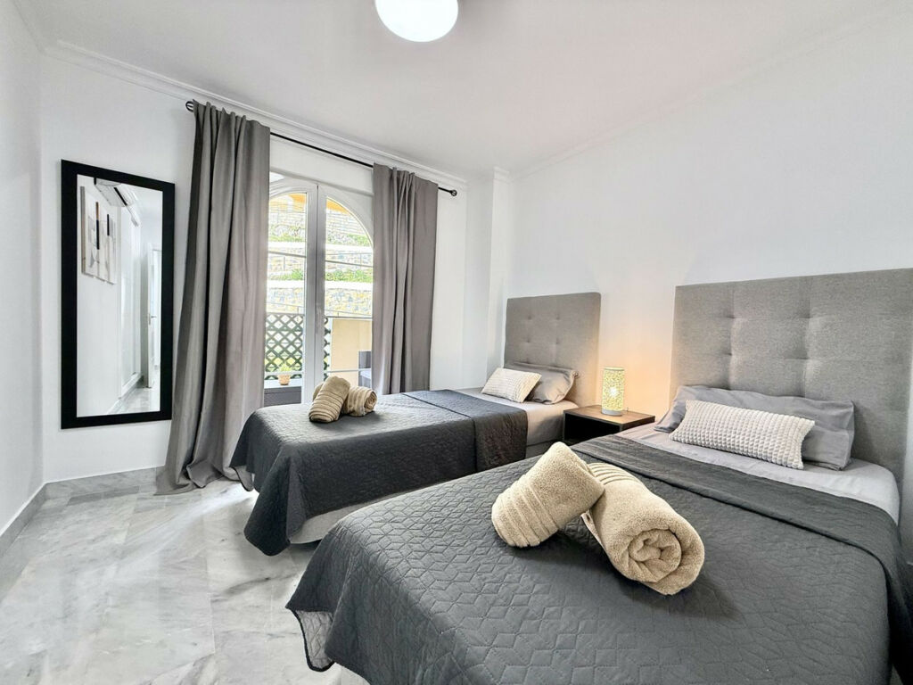 Middle Floor Apartment Nueva Andalucía Málaga - image 14