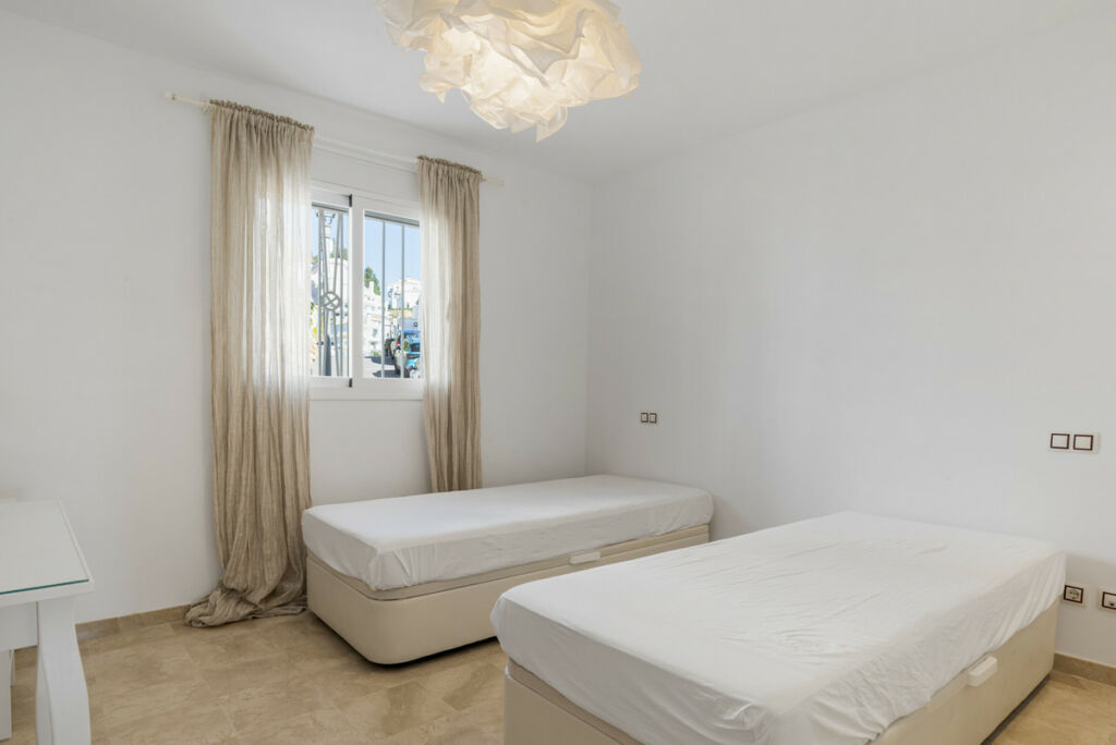 Duplex Nueva Andalucía Málaga - image 14