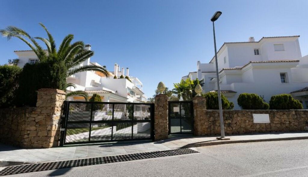 Ground Floor Apartment Río Real Málaga - image 14