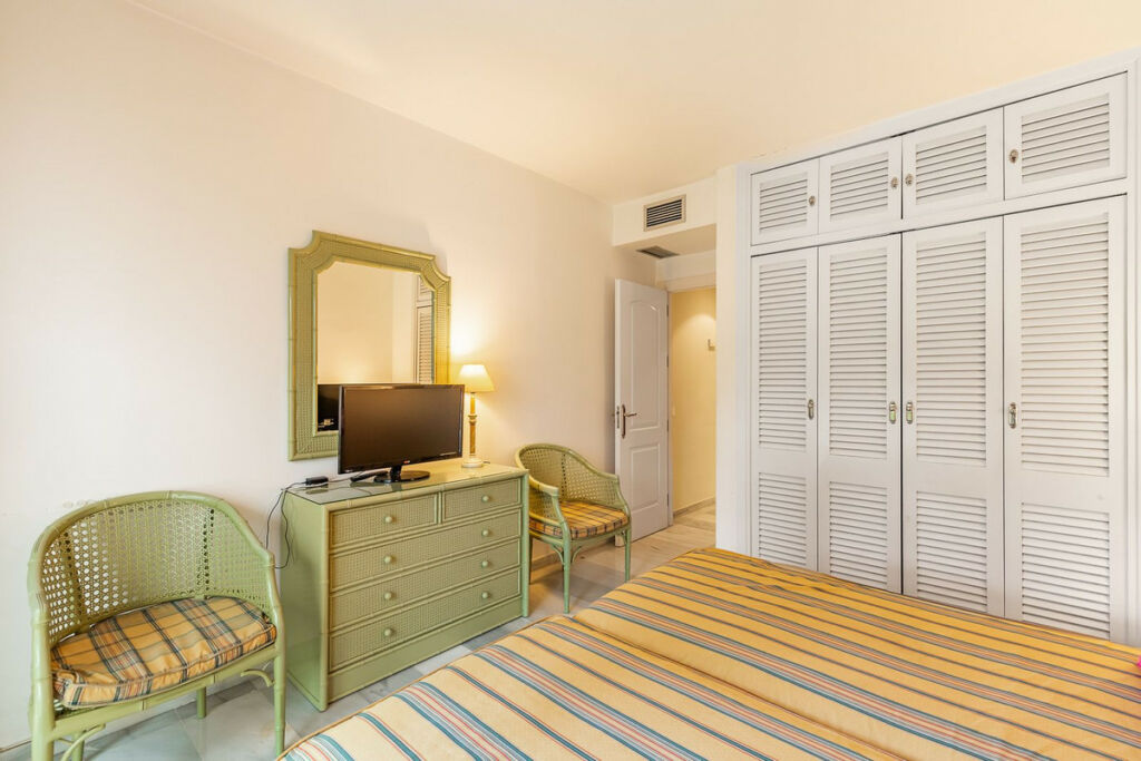 Middle Floor Apartment Estepona Málaga - image 14