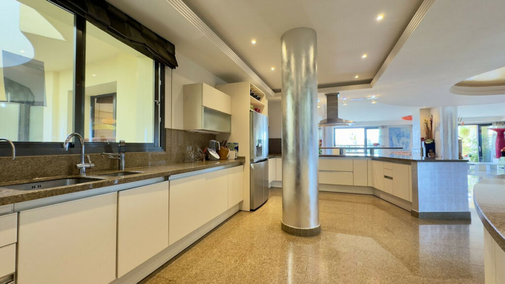 Middle Floor Apartment Puerto Banús Málaga - image 14