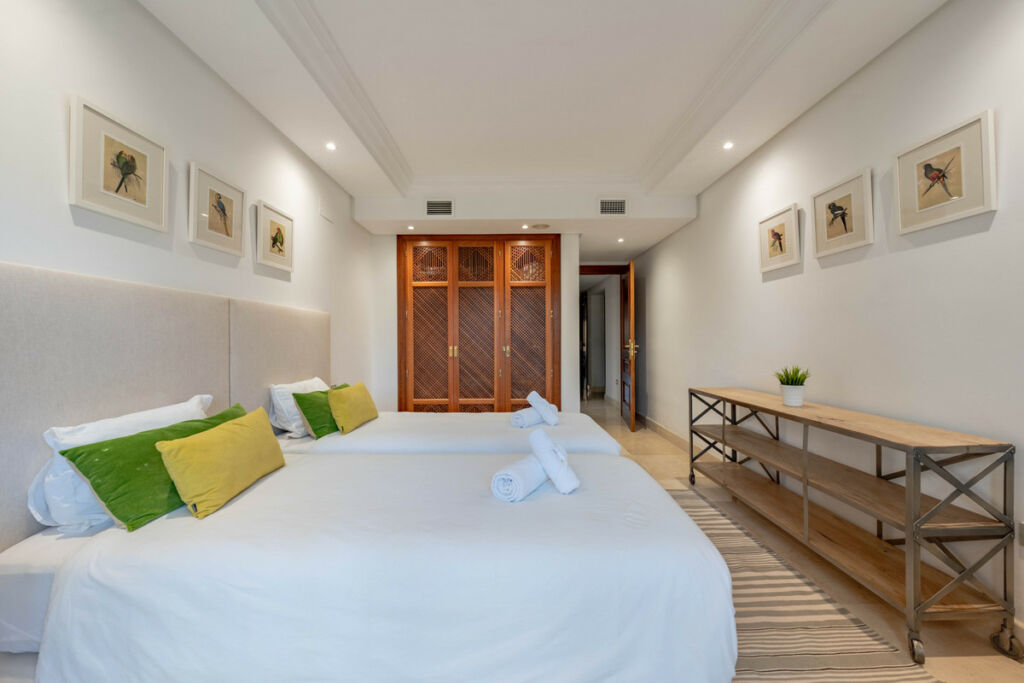 Middle Floor Apartment Estepona Málaga - image 14