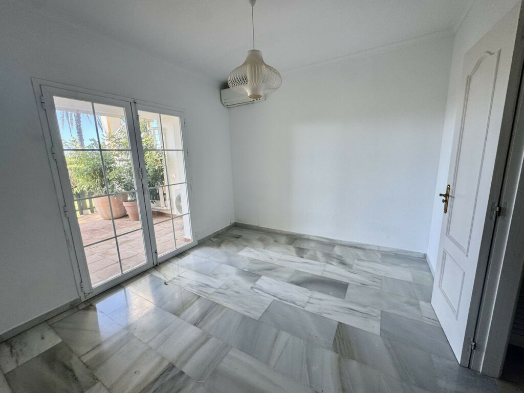 Townhouse Estepona Málaga - image 15