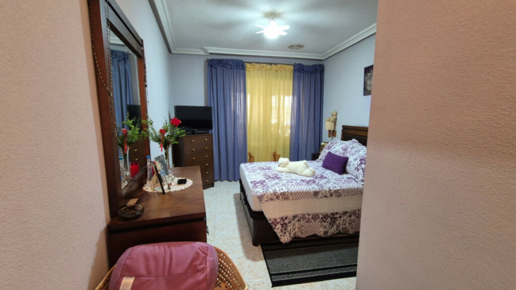 Middle Floor Apartment Torrevieja Alicante - image 15