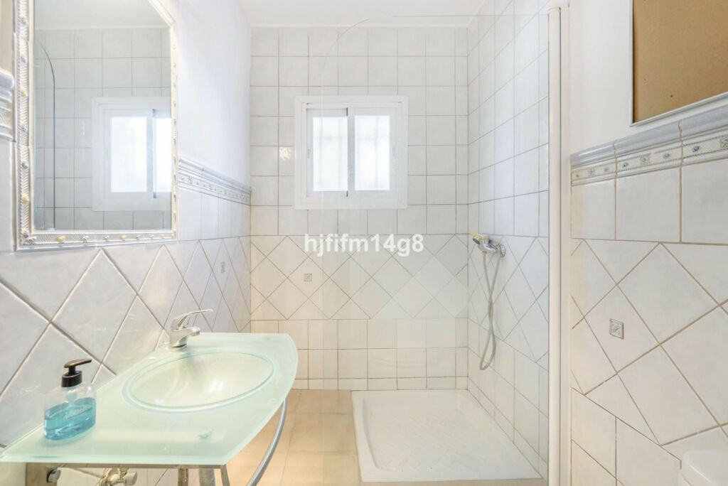 Detached Villa Nueva Andalucía Málaga - image 15
