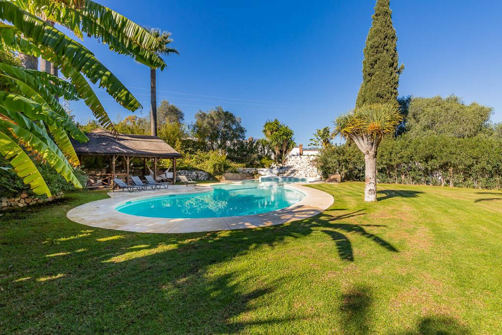Detached Villa Estepona Málaga - image 15