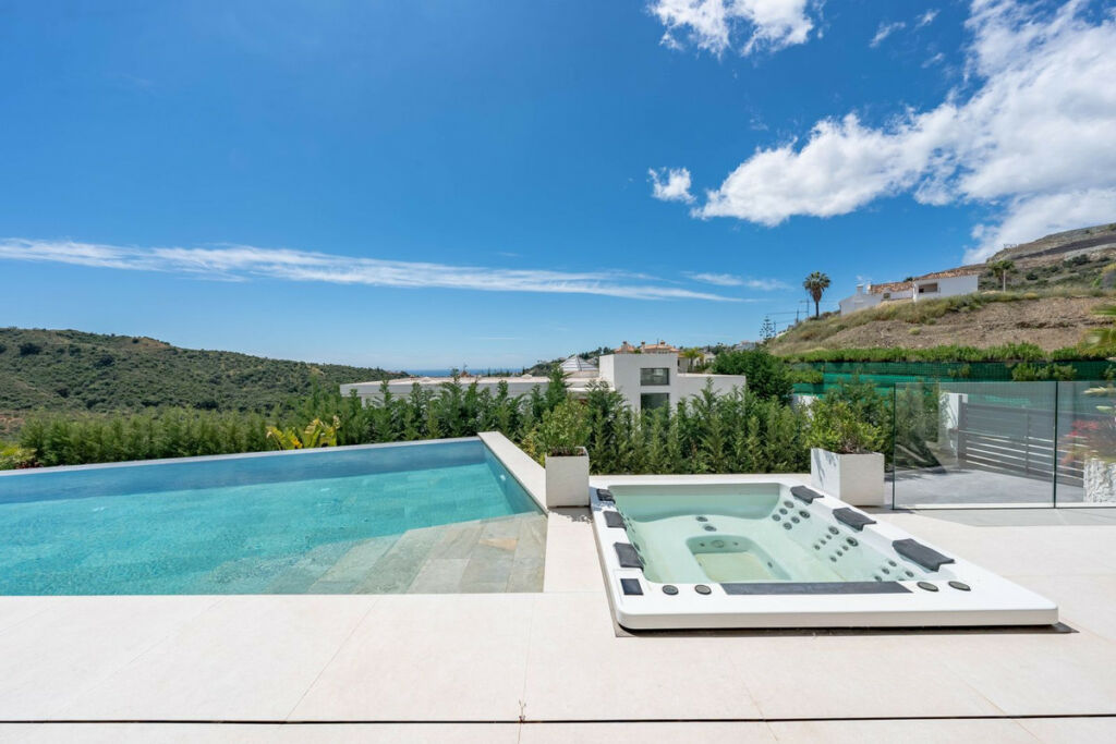 Detached Villa La Quinta Málaga - image 14