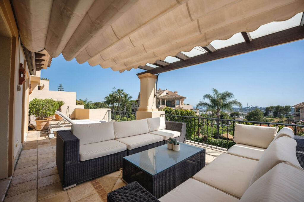 Middle Floor Apartment Nueva Andalucía Málaga - image 15