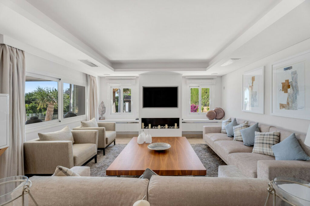 Detached Villa Nueva Andalucía Málaga - image 16