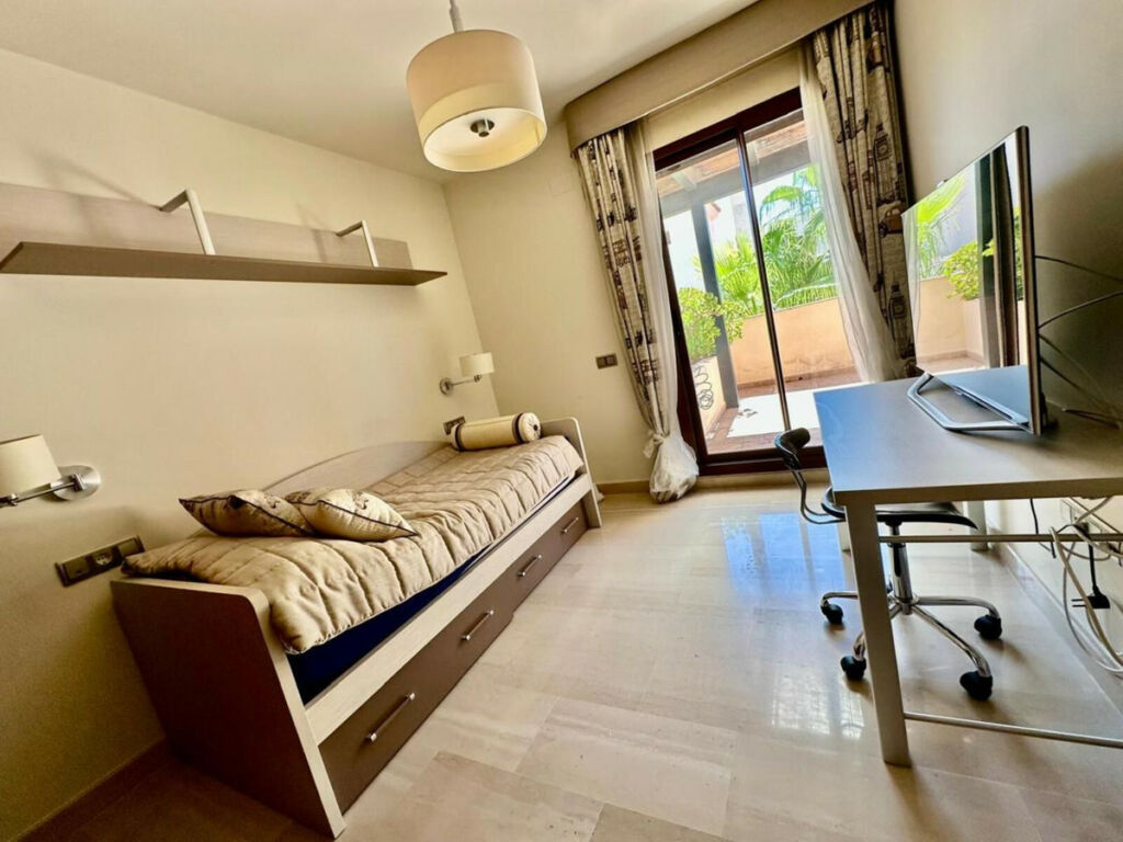 Penthouse Duplex Nueva Andalucía Málaga - image 13