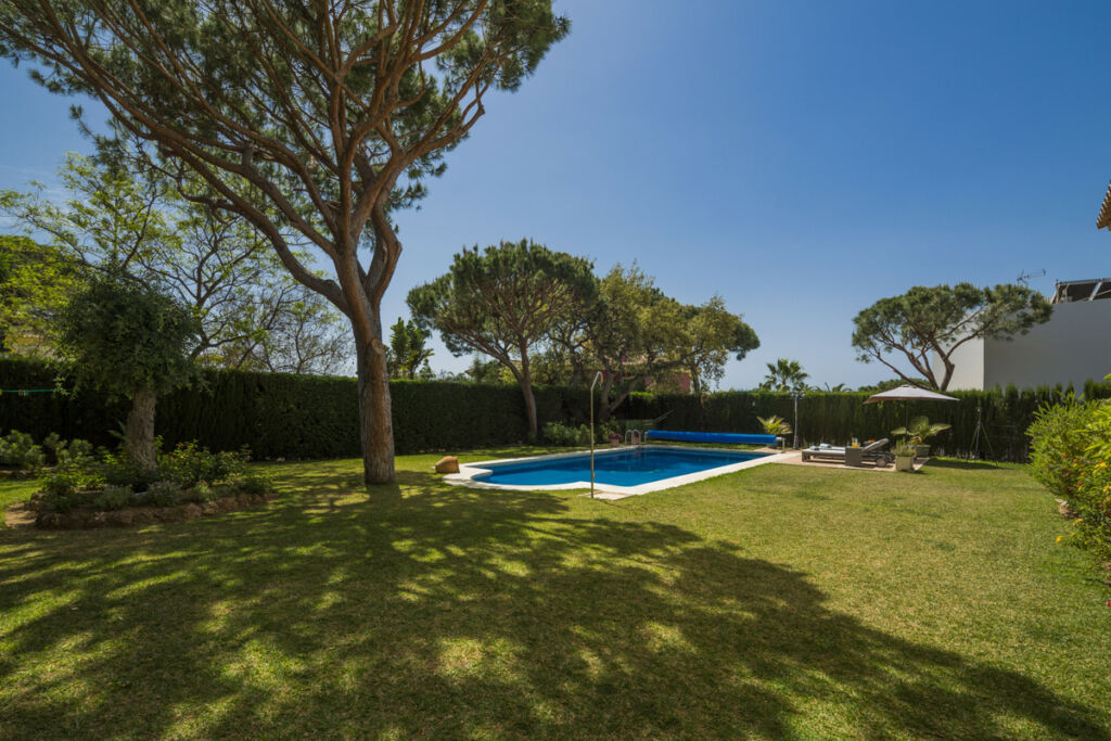 Detached Villa Elviria Málaga - image 15