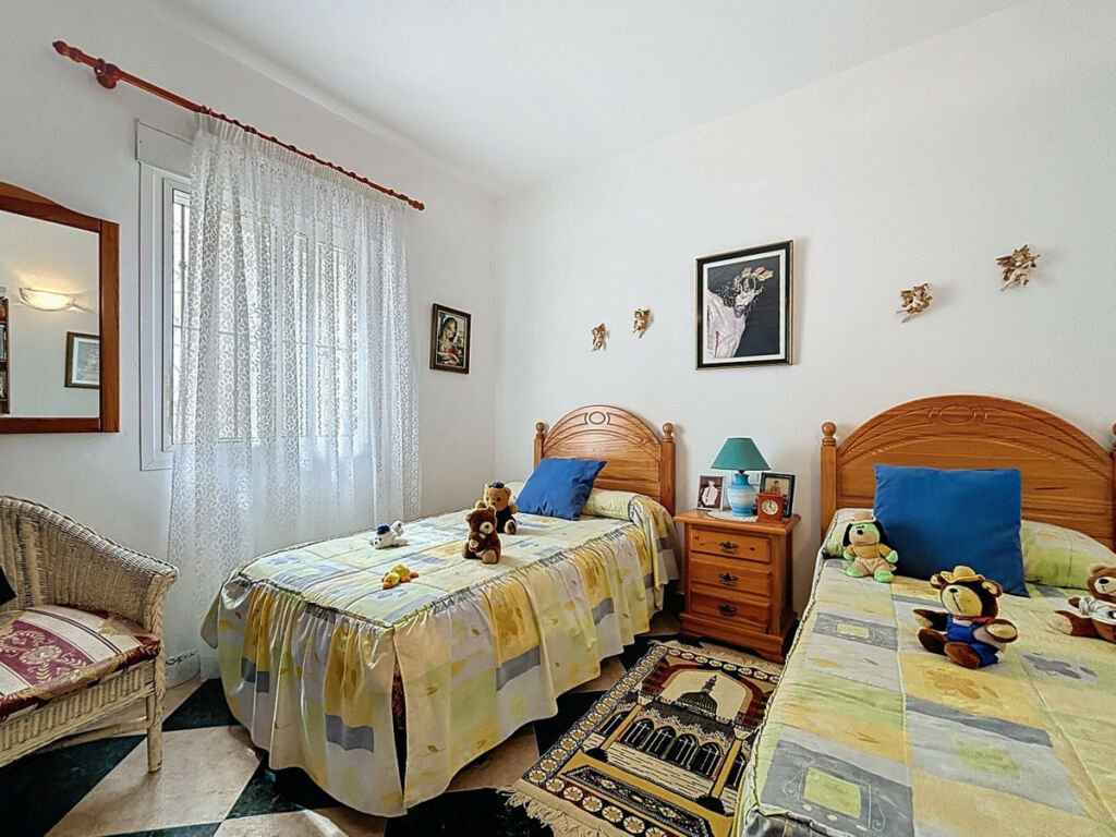 Detached Villa La Viñuela Málaga - image 15