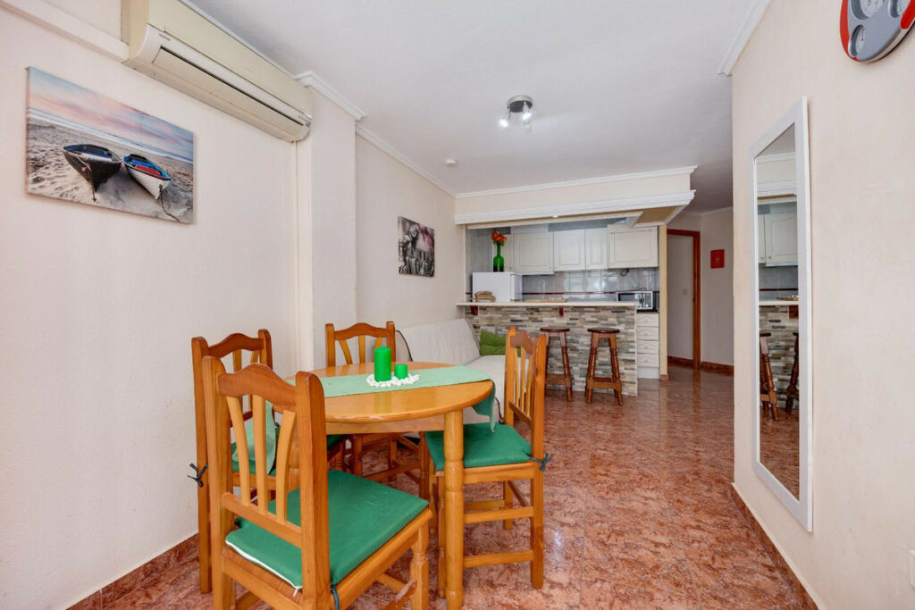Middle Floor Apartment Torrevieja Alicante - image 15