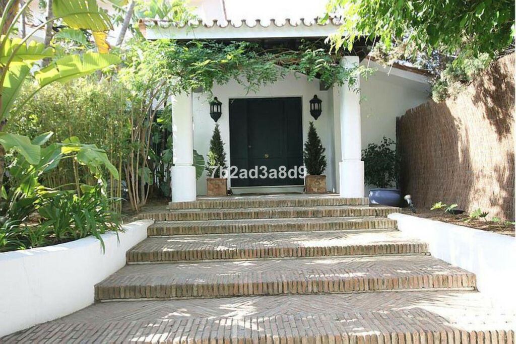 Detached Villa Calahonda Málaga - image 15