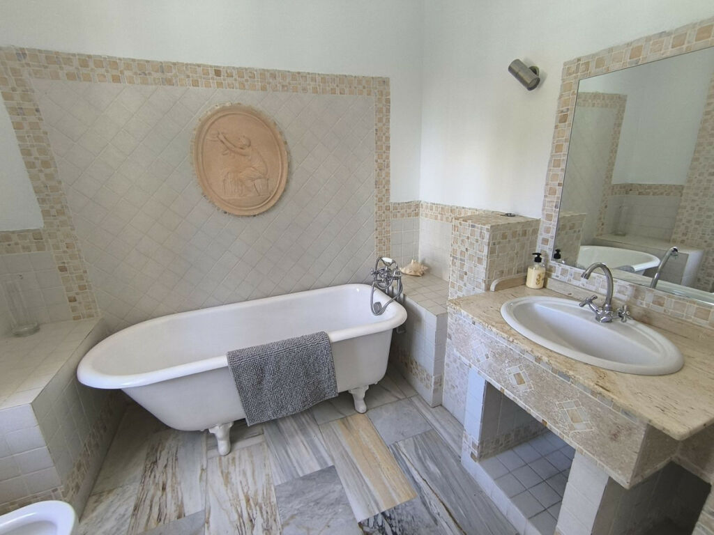 Detached Villa Estepona Málaga - image 15