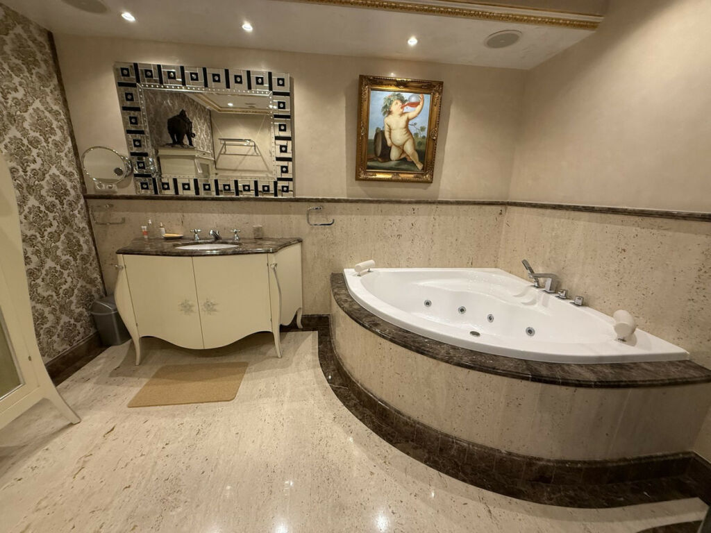 Middle Floor Apartment Puerto Banús Málaga - image 15