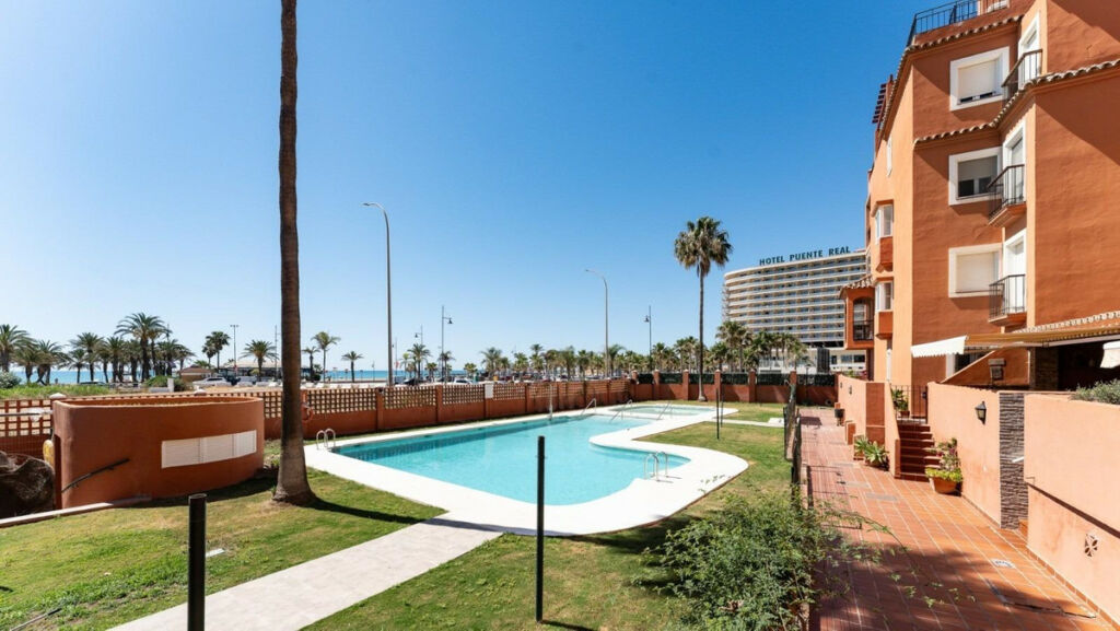 Middle Floor Apartment Los Alamos Málaga - image 15