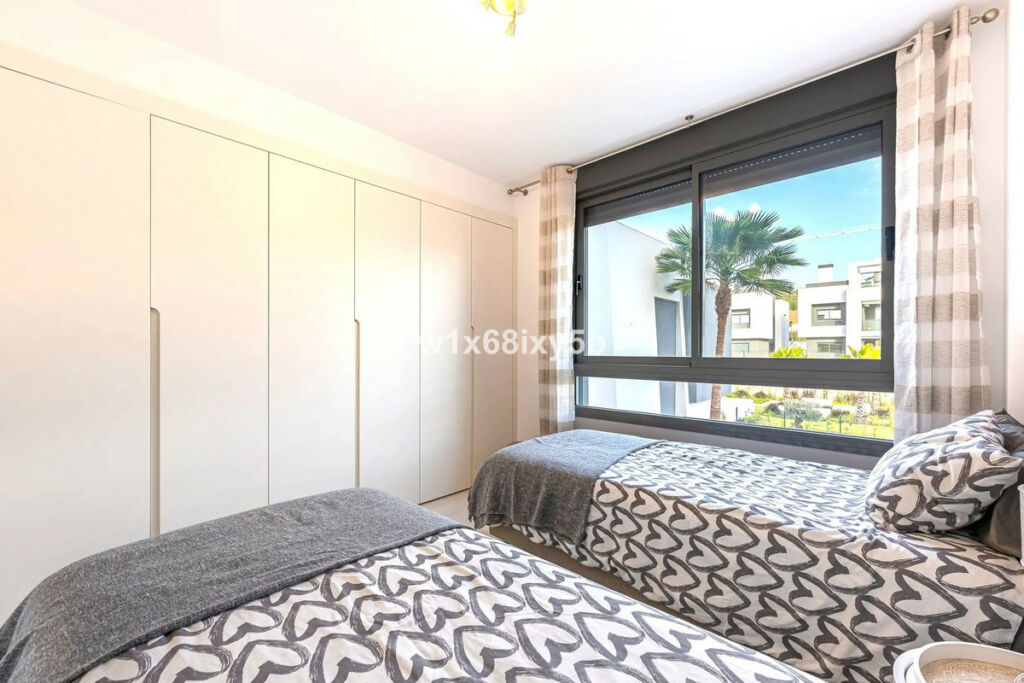 Middle Floor Apartment Selwo Málaga - image 15