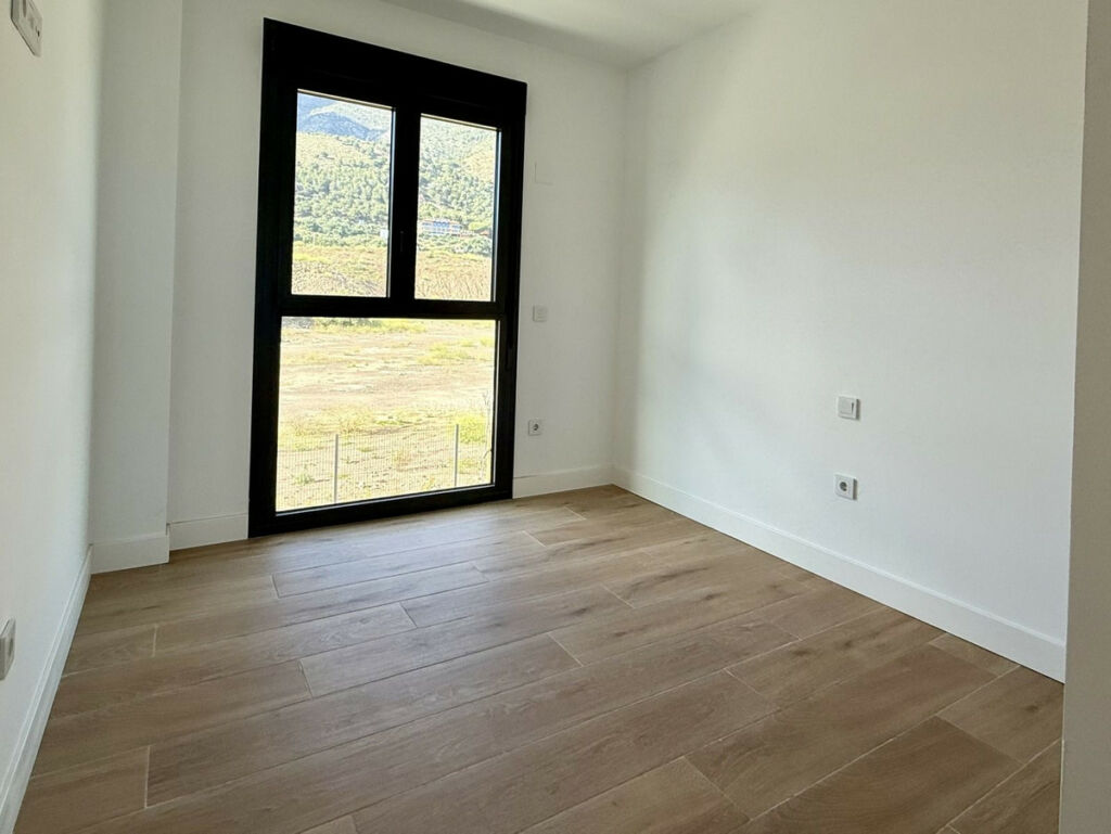 Middle Floor Apartment Higueron Málaga - image 15