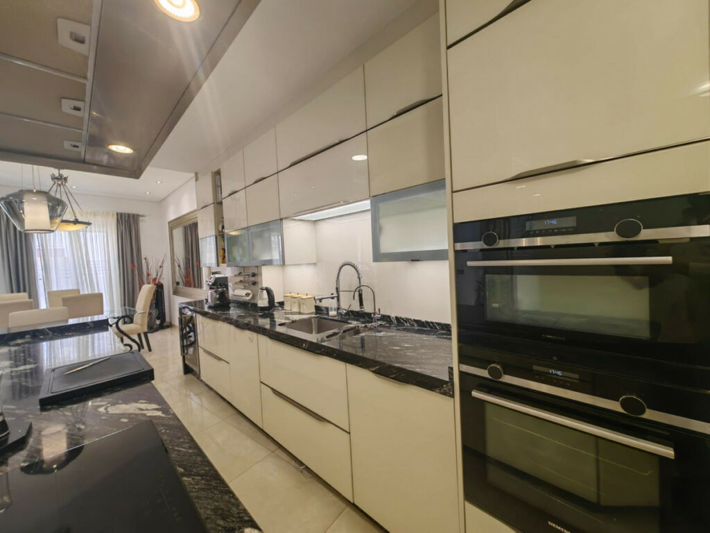 Detached Villa Estepona Málaga - image 15