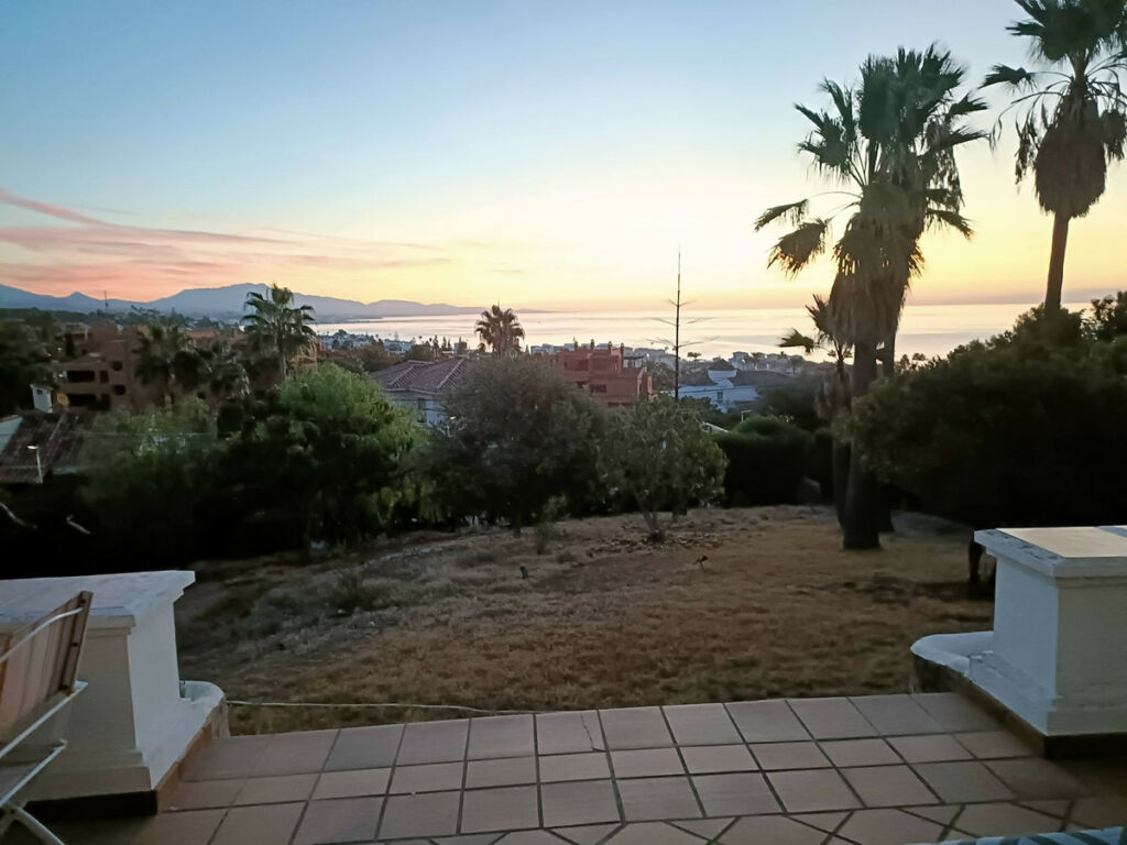 Detached Villa Estepona Málaga - image 10