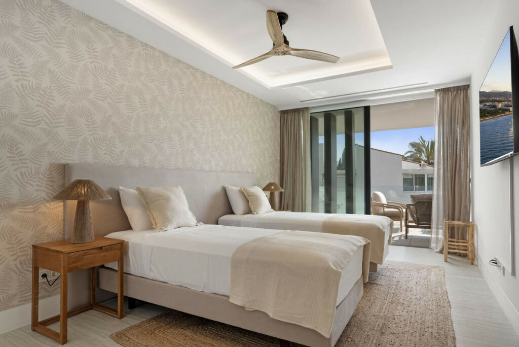 Middle Floor Apartment Estepona Málaga - image 15