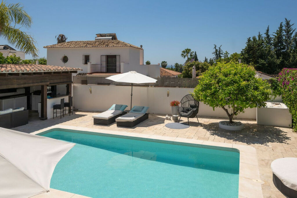 Detached Villa Río Real Málaga - image 15