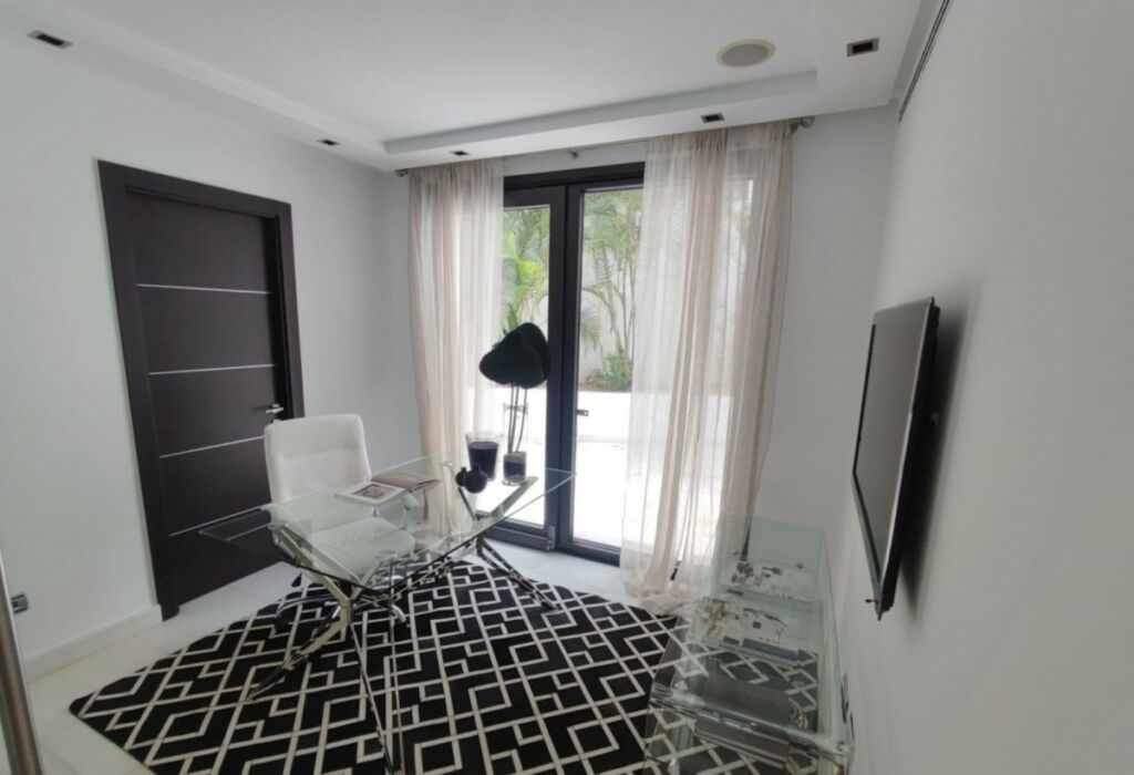 Detached Villa Nueva Andalucía Málaga - image 14