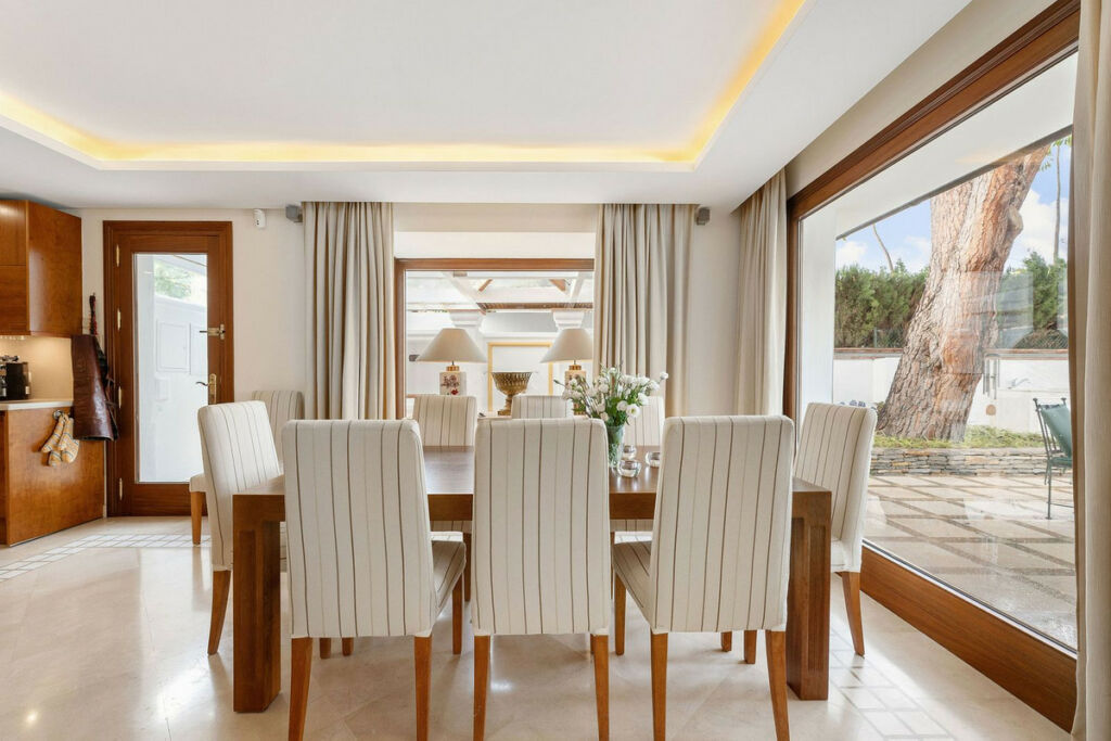 Detached Villa Nueva Andalucía Málaga - image 15