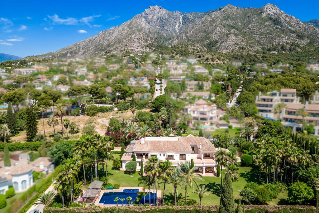Detached Villa Sierra Blanca Málaga - image 15