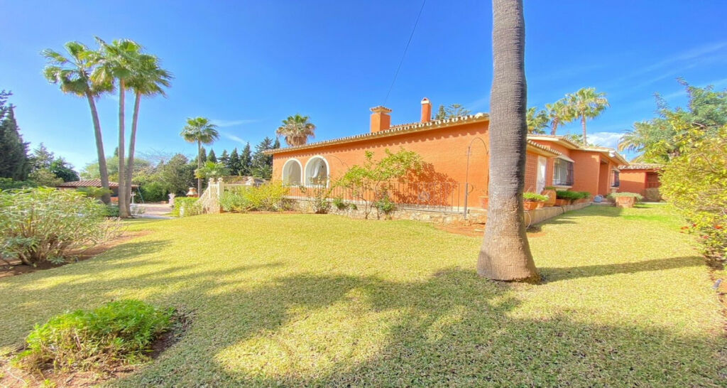 Detached Villa Nagüeles Málaga - image 15