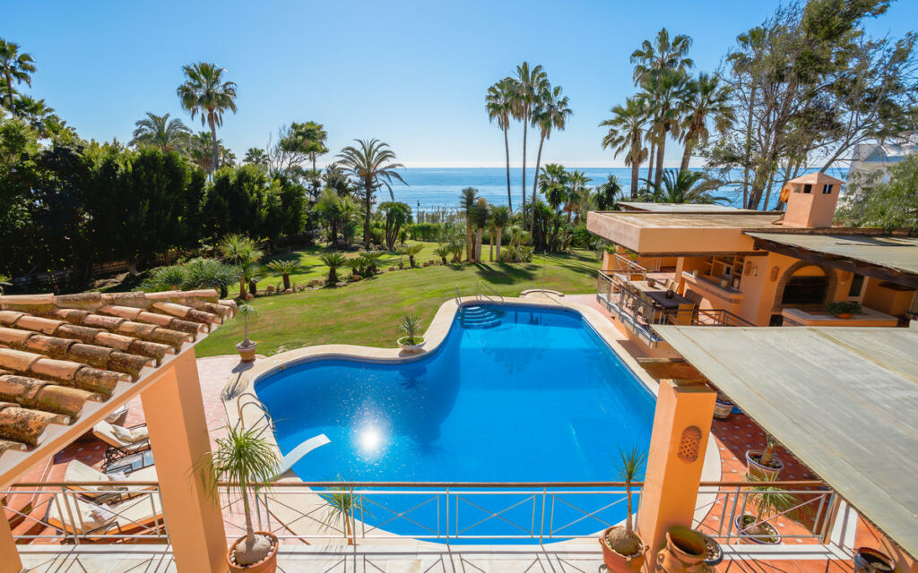 Detached Villa New Golden Mile Málaga - image 15