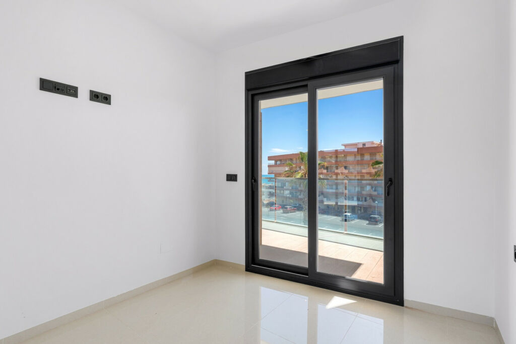 Middle Floor Apartment Guardamar del Segura Alicante - image 15
