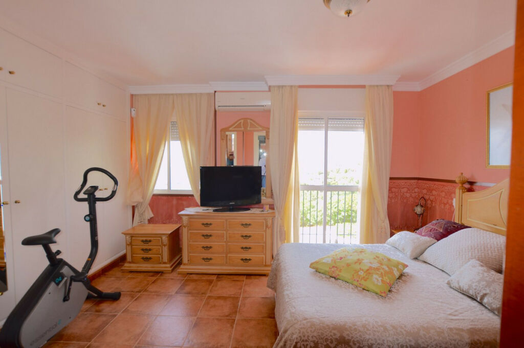 Townhouse Altos de los Monteros Málaga - image 15
