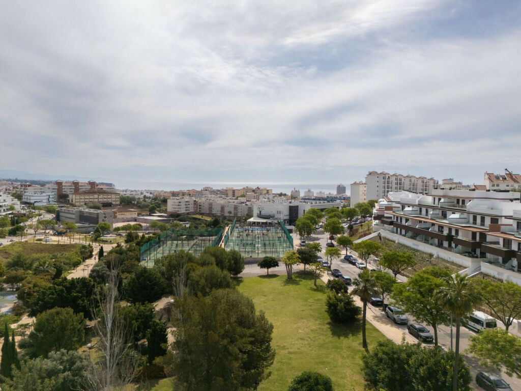 Middle Floor Apartment Estepona Málaga - image 15