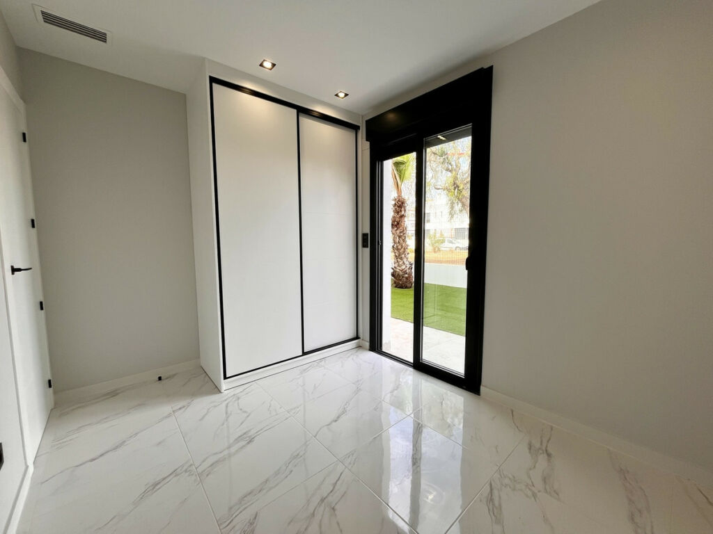 Ground Floor Apartment Playa Flamenca Alicante - image 15