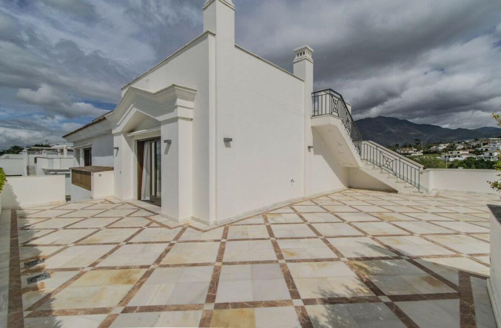 Penthouse Estepona Málaga - image 16