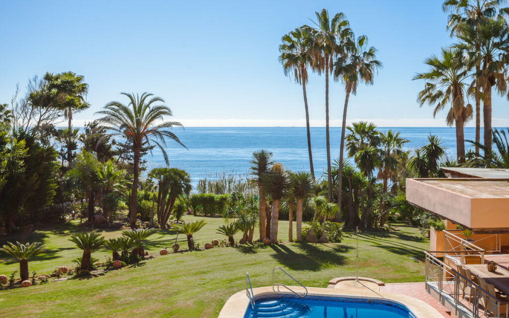 Detached Villa New Golden Mile Málaga - image 16
