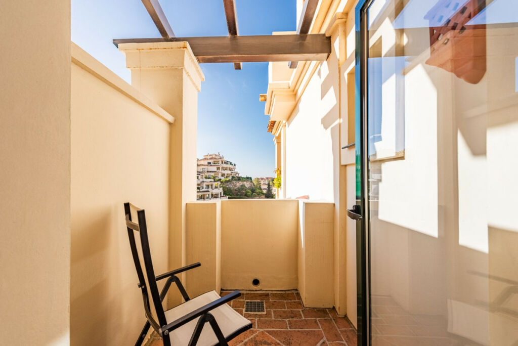 Middle Floor Apartment Benahavís Málaga - image 16