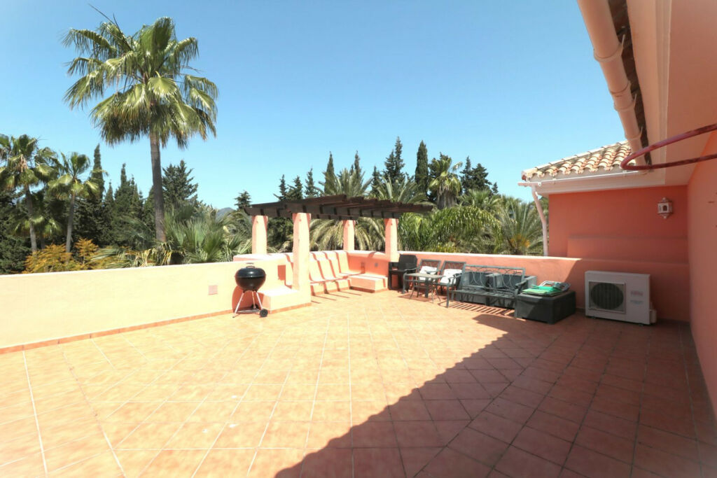 Top Floor Apartment New Golden Mile Málaga - image 16
