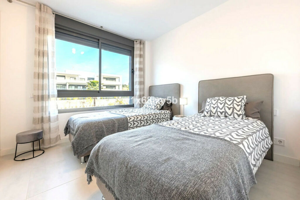 Middle Floor Apartment Selwo Málaga - image 16