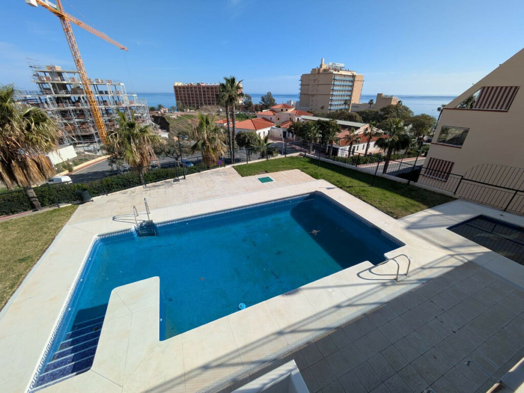 Middle Floor Apartment Torrequebrada Málaga - image 17