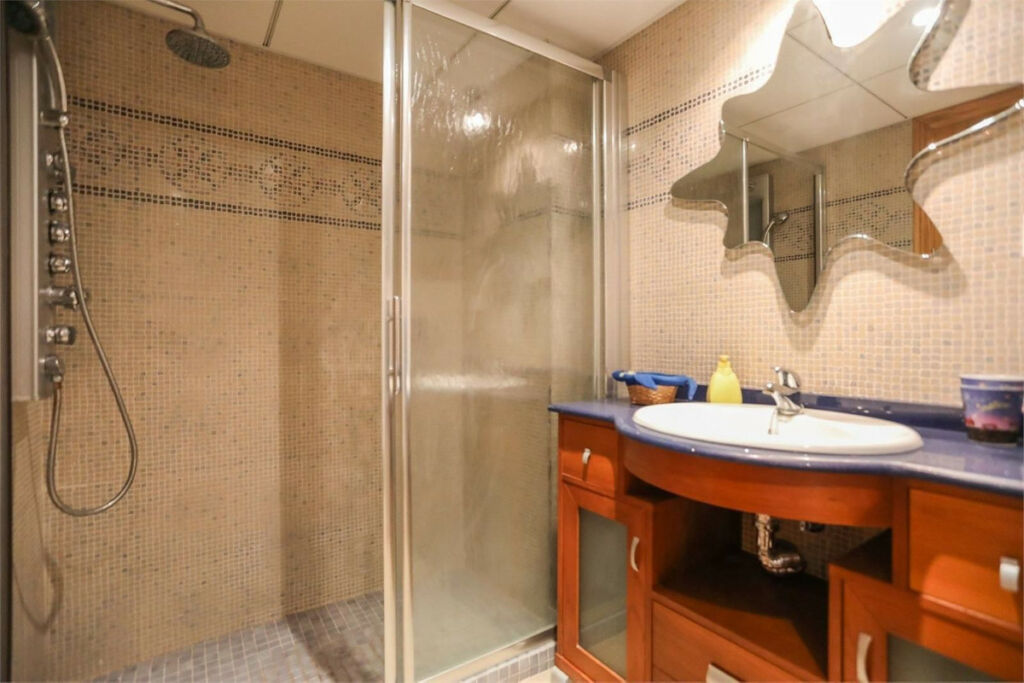 Middle Floor Apartment Torrevieja Alicante - image 14