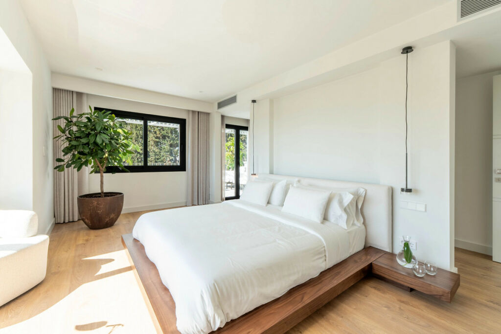 Detached Villa Nueva Andalucía Málaga - image 16