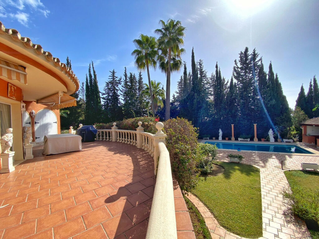 Detached Villa Nagüeles Málaga - image 16